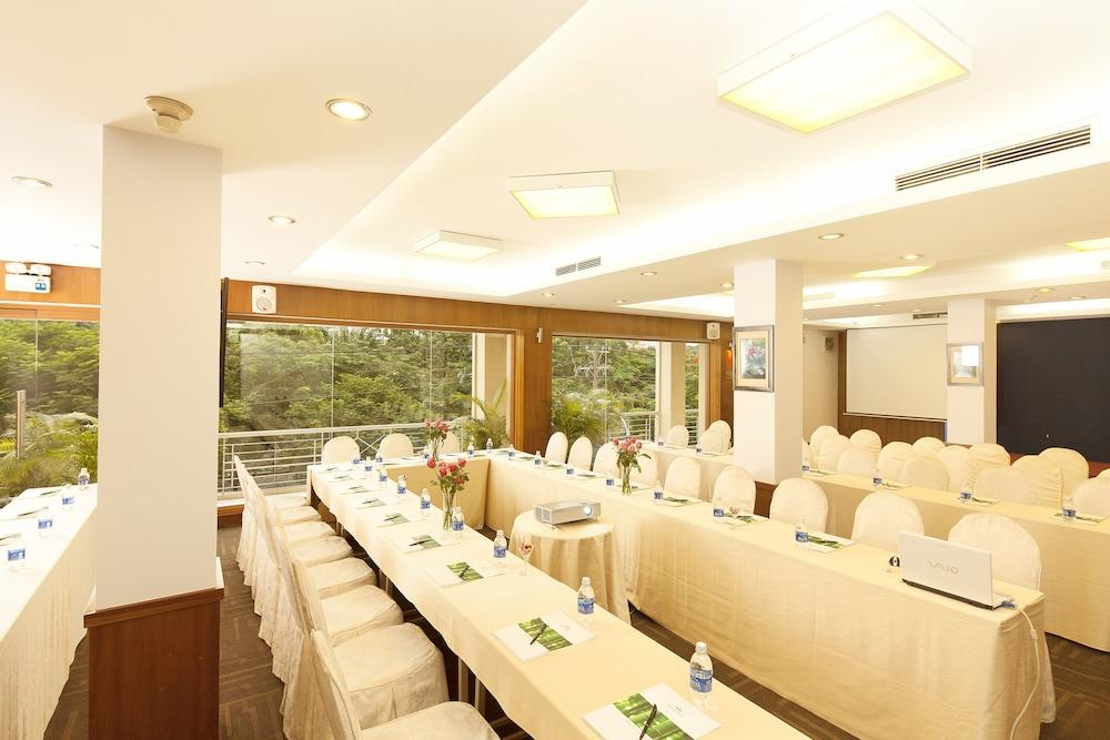 Liberty Hotel Saigon Parkview Ho Chi Minh-stad Buitenkant foto