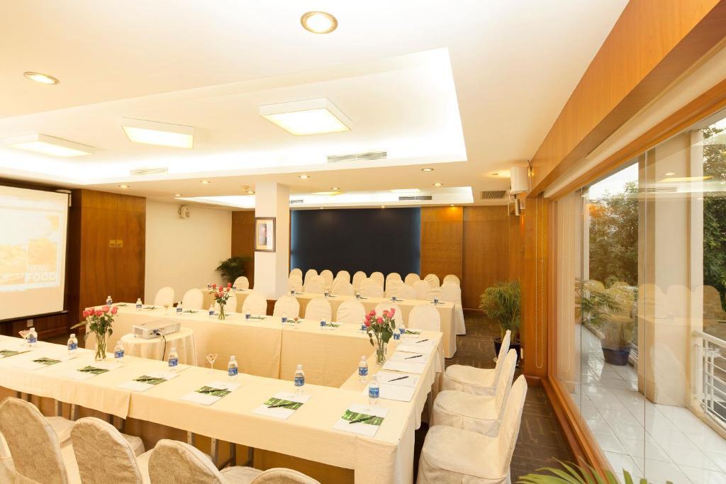 Liberty Hotel Saigon Parkview Ho Chi Minh-stad Buitenkant foto